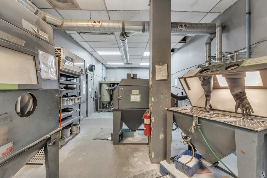 More Photos Of 10 Cabot St, Southbridge Warehouse For Lease