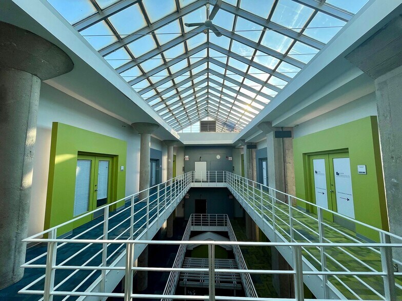 More Photos Of 2000 N Racine Ave, Chicago Loft Creative Space For Lease