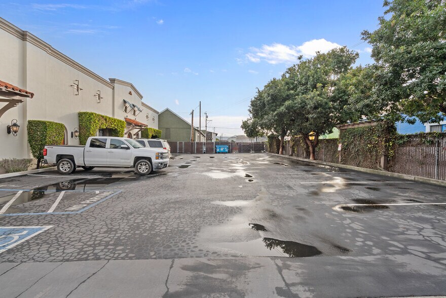 More Photos Of 829 San Benito St, Hollister Office For Sale