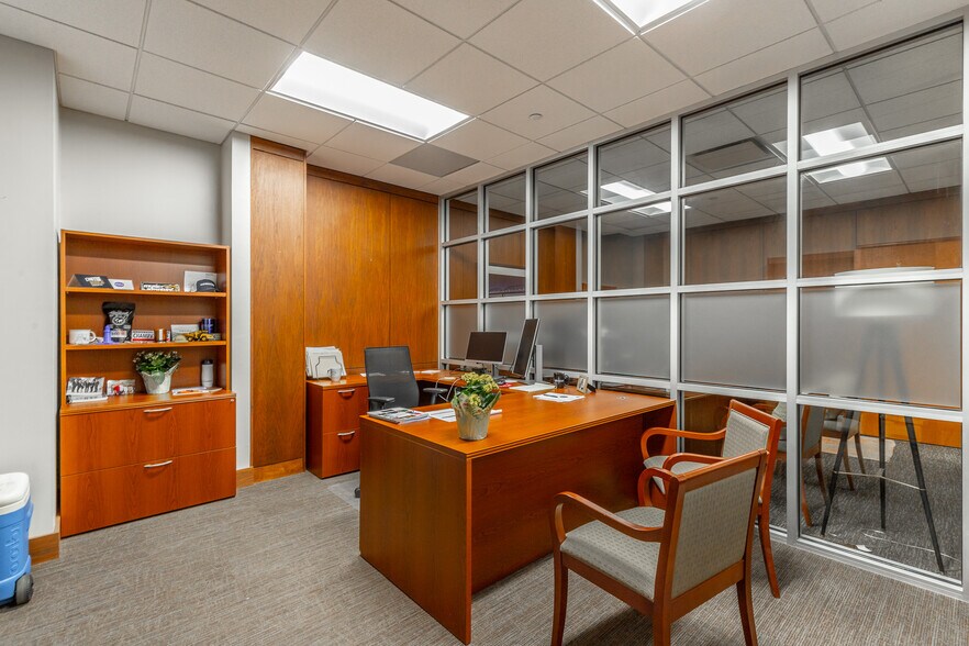 More Photos Of 811 Broad St, Chattanooga Medical For Lease