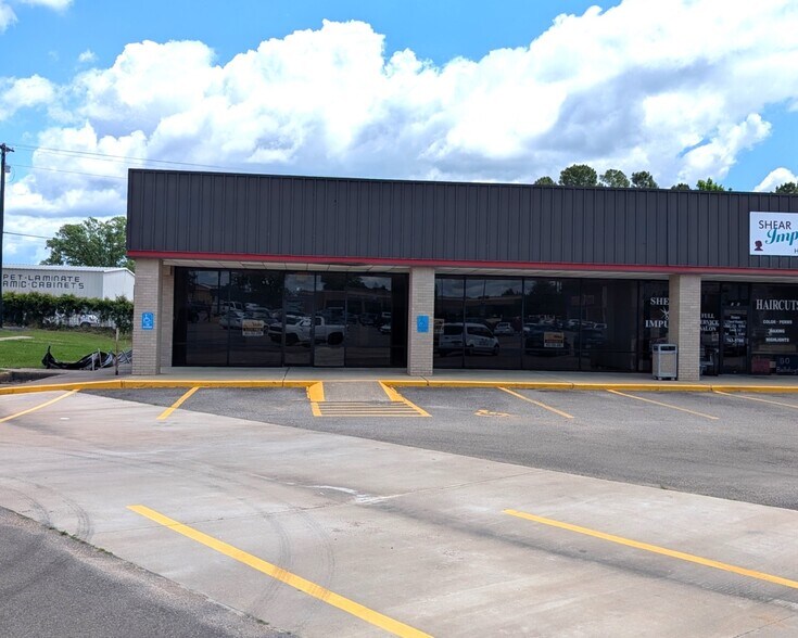 Primary Photo Of 402 Goode St, Quitman Unknown For Lease