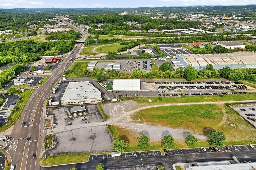 More Photos Of 10001 Kingston Pike, Knoxville Specialty For Lease