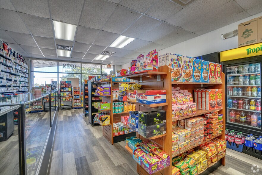 More Photos Of 17100-17114 S Park Ave, South Holland Storefront Retail Office For Lease