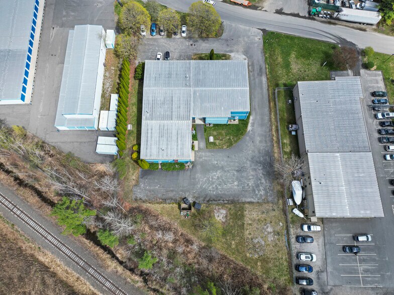 More Photos Of 8 Run Way, Lee Flex For Sale