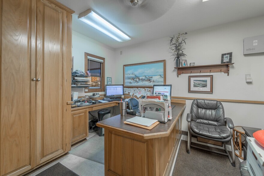 More Photos Of 198 Main St, Biloxi Light Distribution For Sale