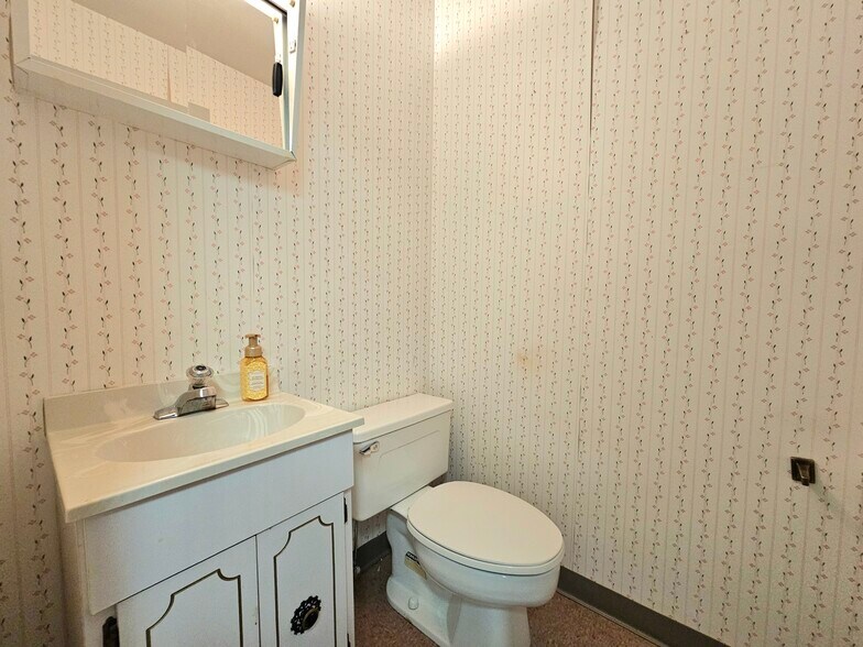 More Photos Of 3201 Highfield Dr, Bethlehem Medical For Sale