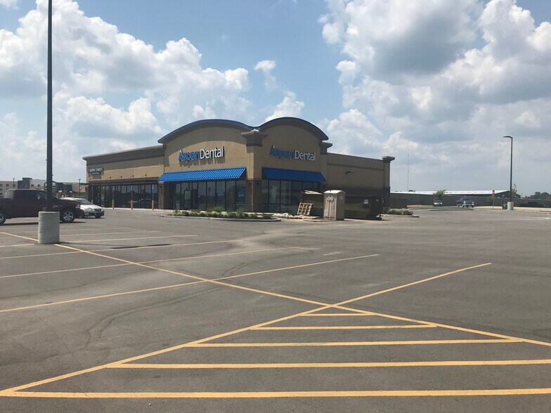 More Photos Of Eight Points Retail Development, Poplar Bluff Land For Lease
