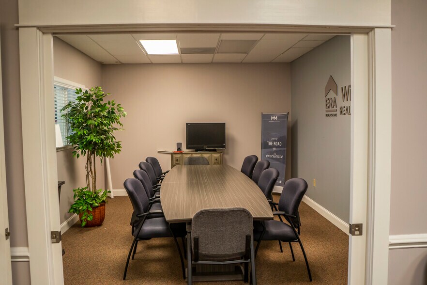 More Photos Of 5078 sunset Blvd, Lexington Medical For Sale