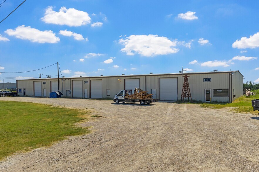 Primary Photo Of 162-166 S McLennan Loop, Elm Mott Warehouse For Lease
