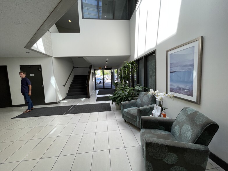More Photos Of 9700 SW Capitol Hwy, Portland Office For Lease