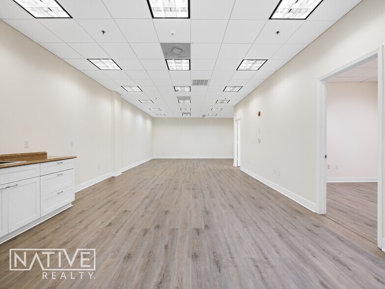 More Photos Of 701 SE 32nd Ct, Fort Lauderdale Flex For Lease