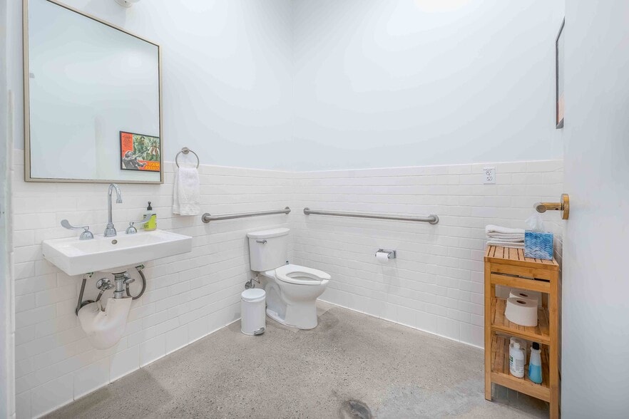 More Photos Of 1605 E 1st St, Los Angeles Loft Creative Space For Sale