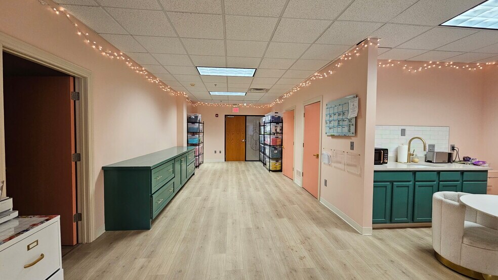 More Photos Of 822 Kumho Dr, Fairlawn Medical For Sale