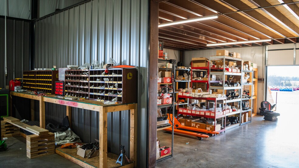 More Photos Of 1885 17th NE st, Paris General Retail For Sale