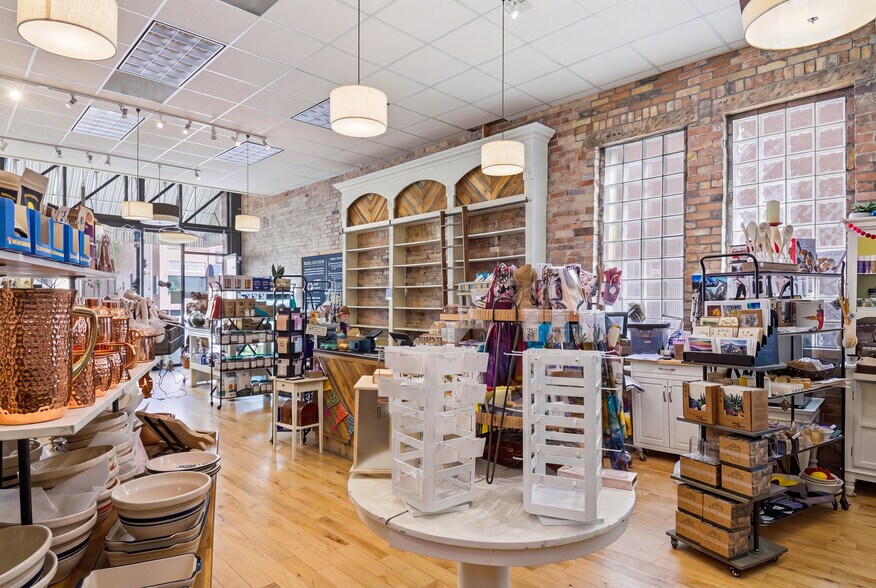 More Photos Of 713 Cooper Ave, Glenwood Springs General Retail For Sale
