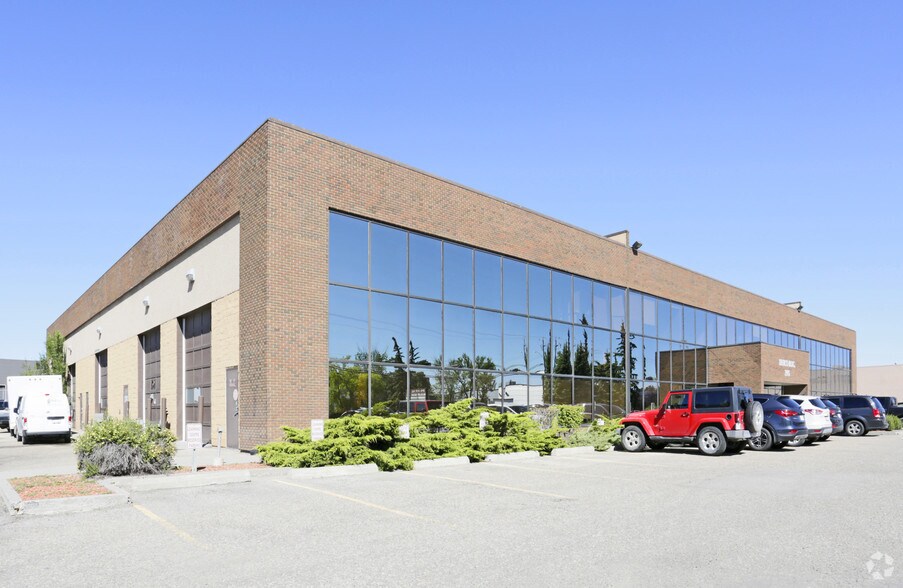 More Photos Of 2915 21st St NE, Calgary Warehouse For Lease