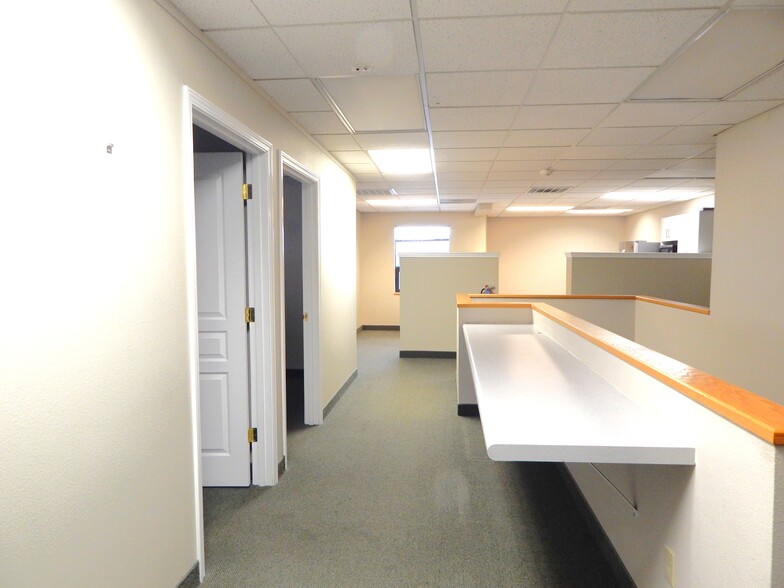 More Photos Of 2270 NW Aviation Dr, Roseburg Warehouse For Lease