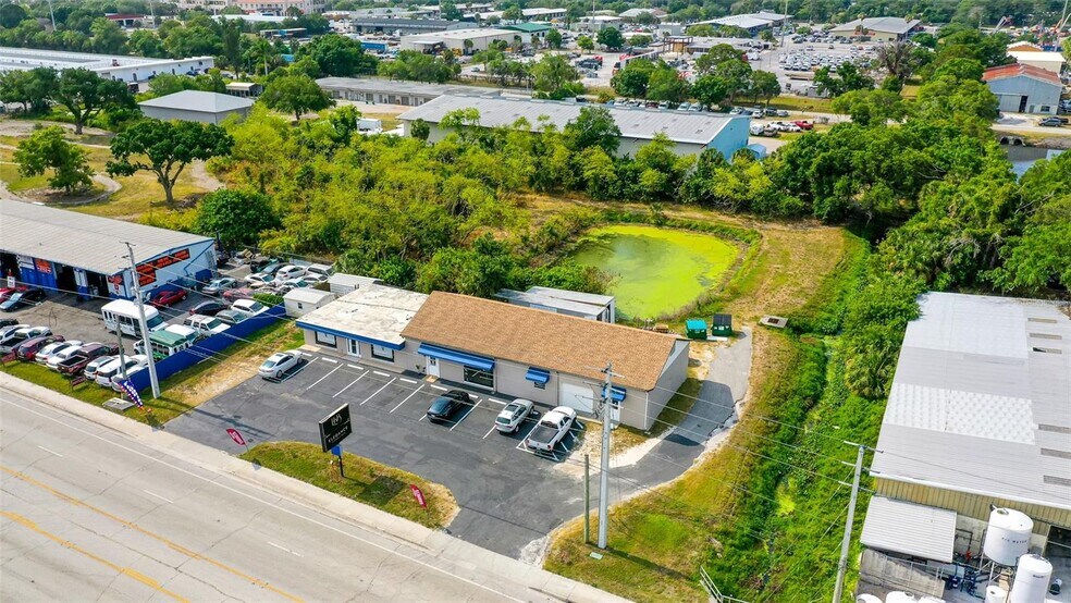 More Photos Of 2430 17th St, Sarasota Freestanding For Sale