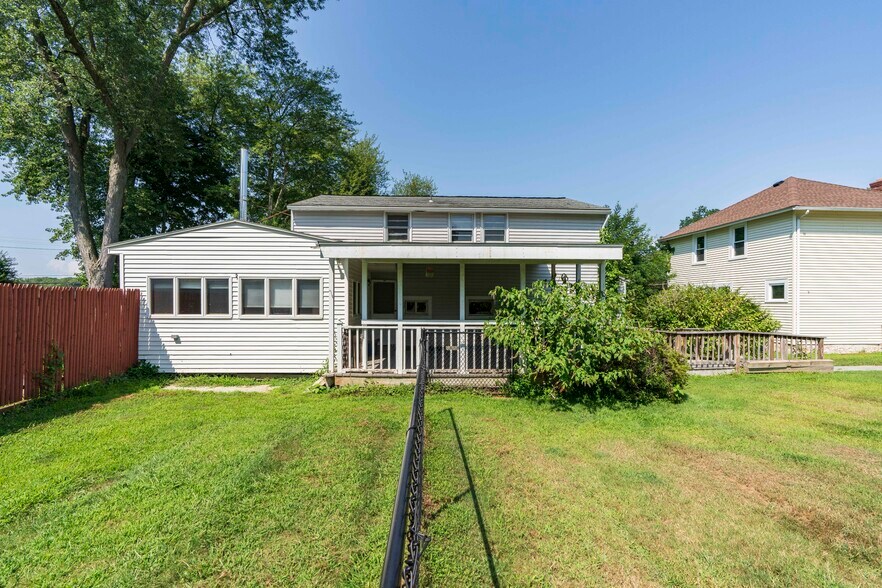 More Photos Of 7316 S Broadway, Red Hook Office Residential For Sale