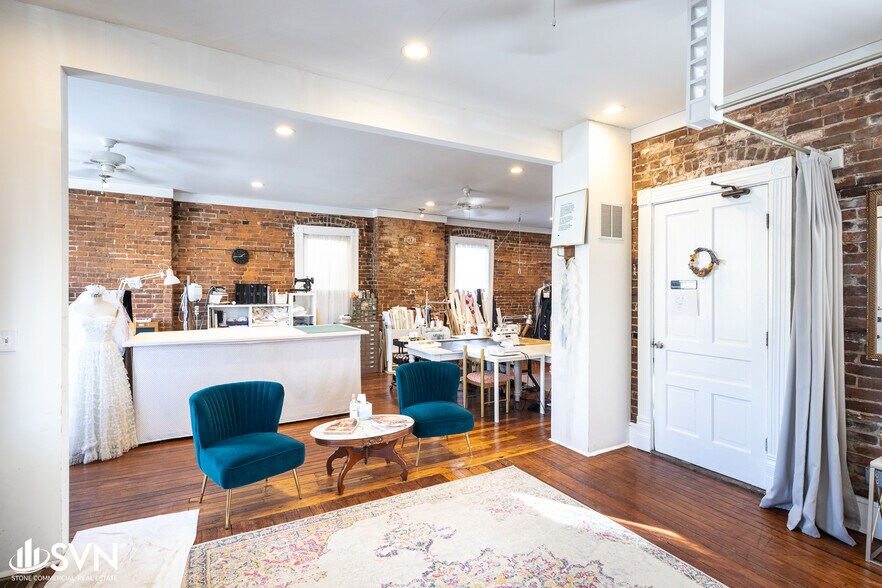 More Photos Of 726 N Limestone, Lexington General Retail For Sale