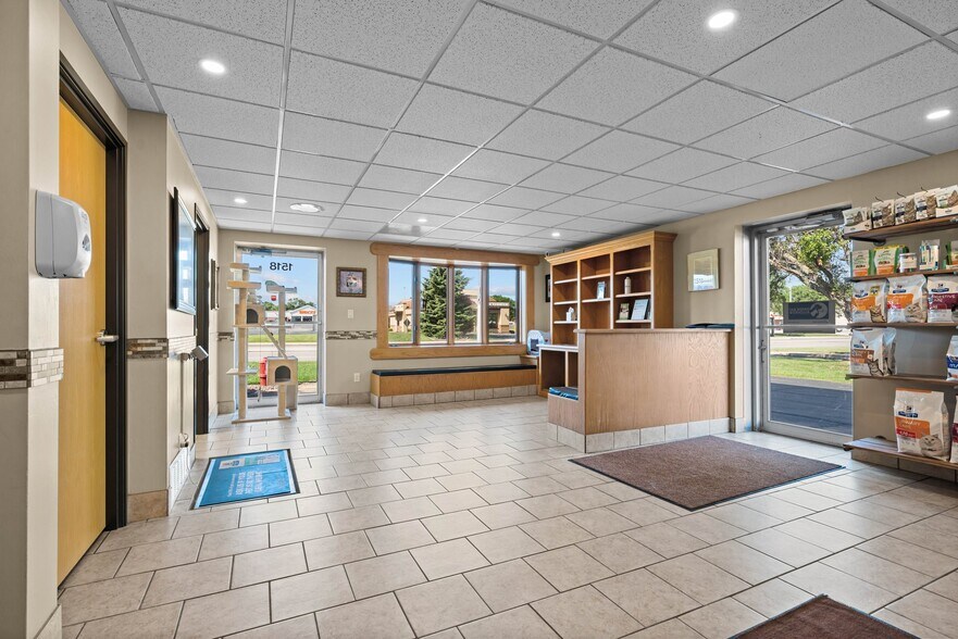 More Photos Of 1518 W Mason St, Green Bay Freestanding For Sale