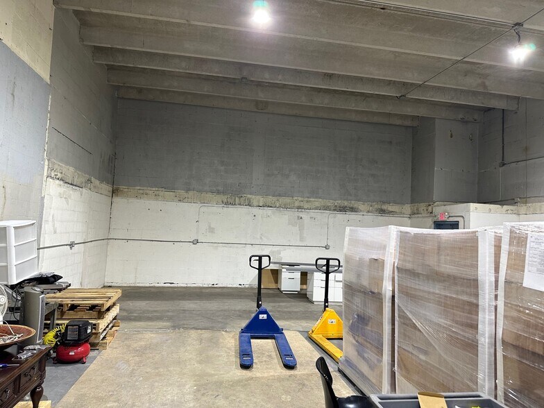 More Photos Of 2674 W 84th St, Hialeah Warehouse For Lease
