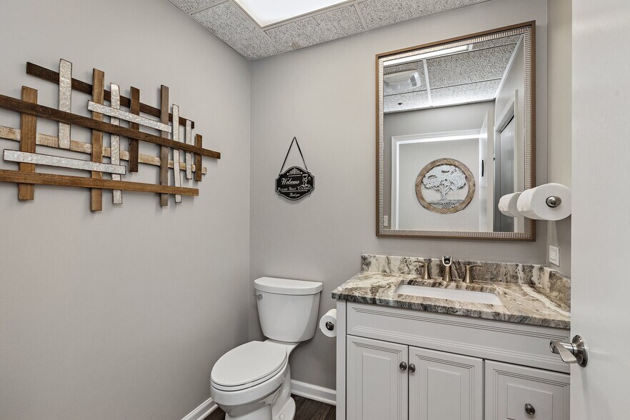 More Photos Of 1015-1025 W Wise Rd, Schaumburg Office For Sale