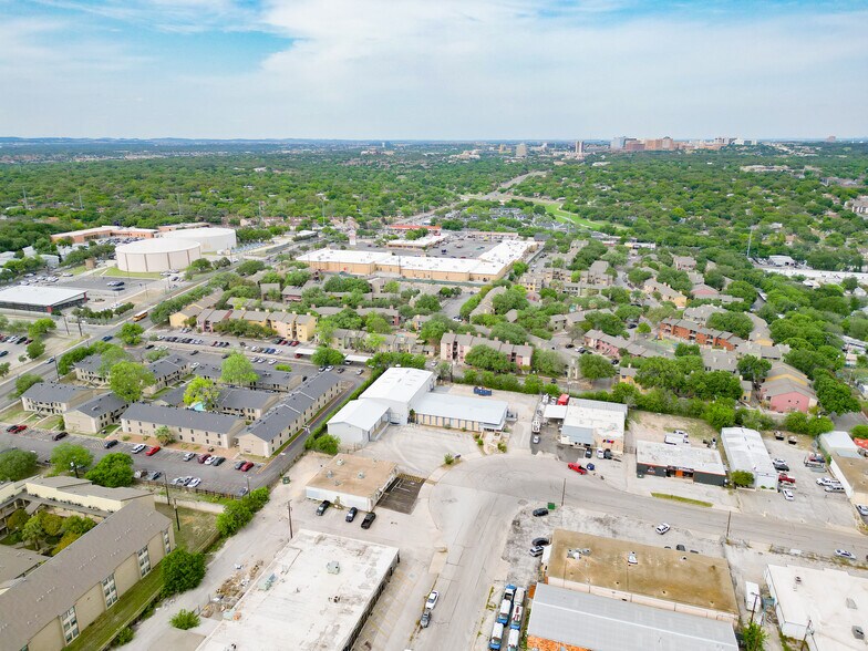 More Photos Of 5423 Jackwood Dr, San Antonio Warehouse For Lease