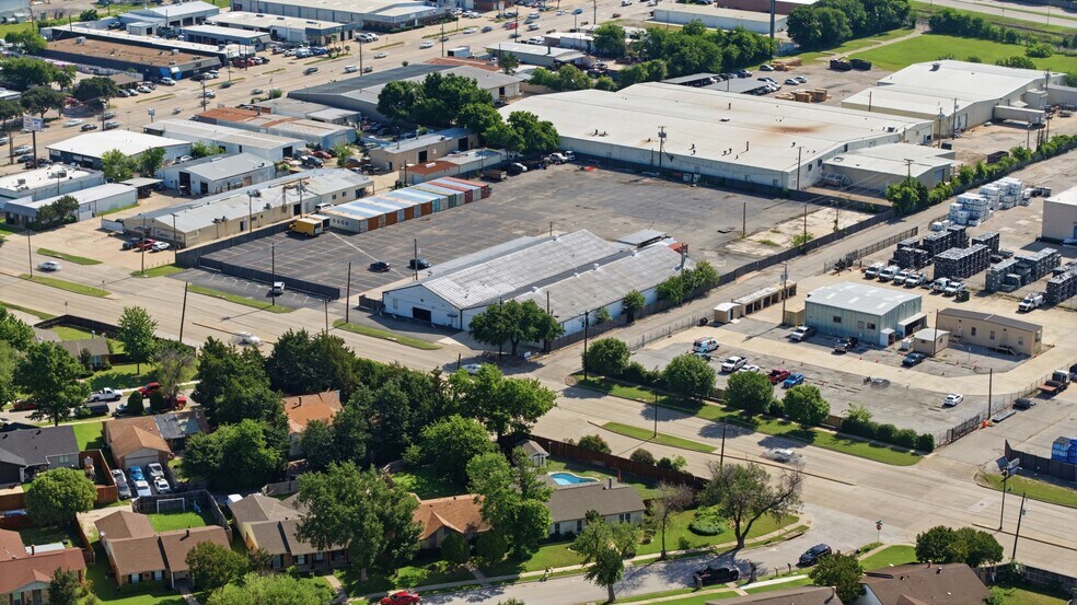 More Photos Of 1824 N 1st St, Garland Warehouse For Lease