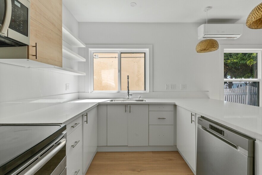 More Photos Of 2175-2177 Bacon St, San Diego Apartments For Sale