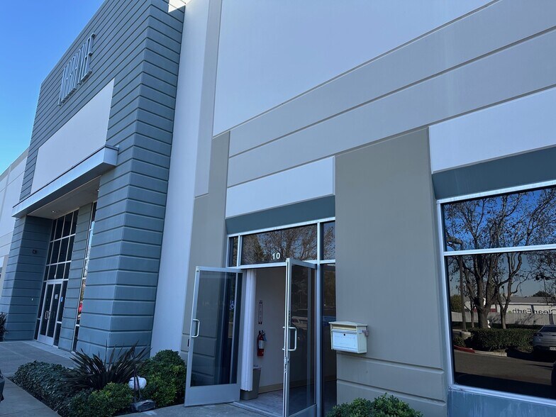 More Photos Of 1939 Monterey Rd, San Jose Showroom For Sale