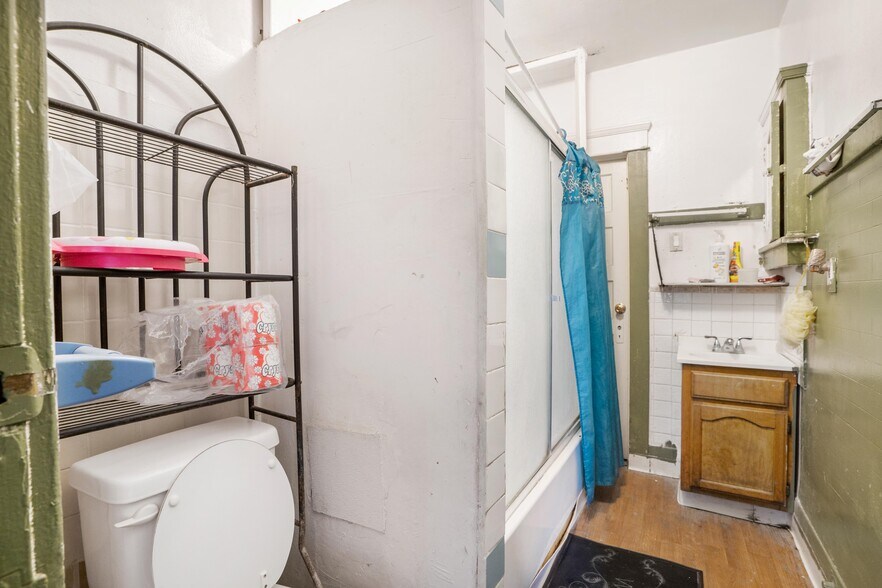 More Photos Of 239 W 43rd St, Los Angeles Apartments For Sale