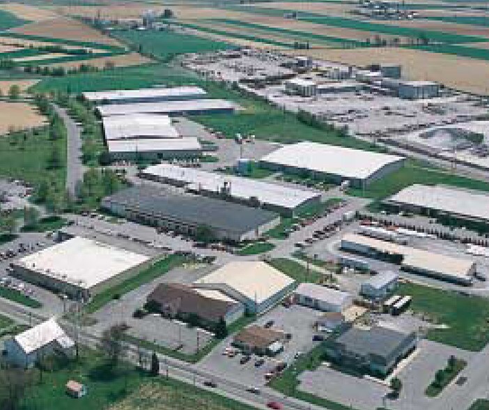 More Photos Of 154 Earland Dr, New Holland Warehouse For Lease