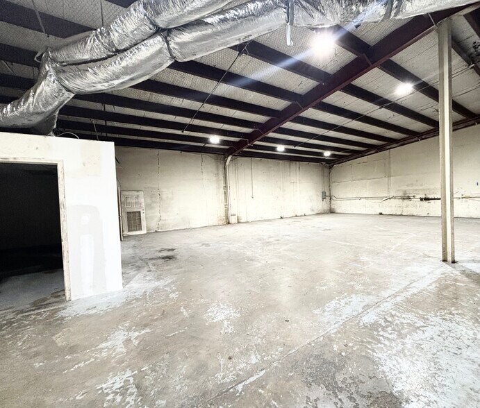 More Photos Of 8922 Frey, Houston Warehouse For Lease