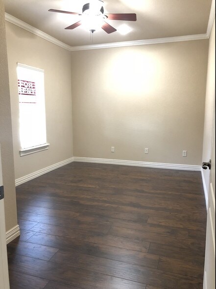 More Photos Of 1400 W Mayfield Rd, Arlington Loft Creative Space For Lease