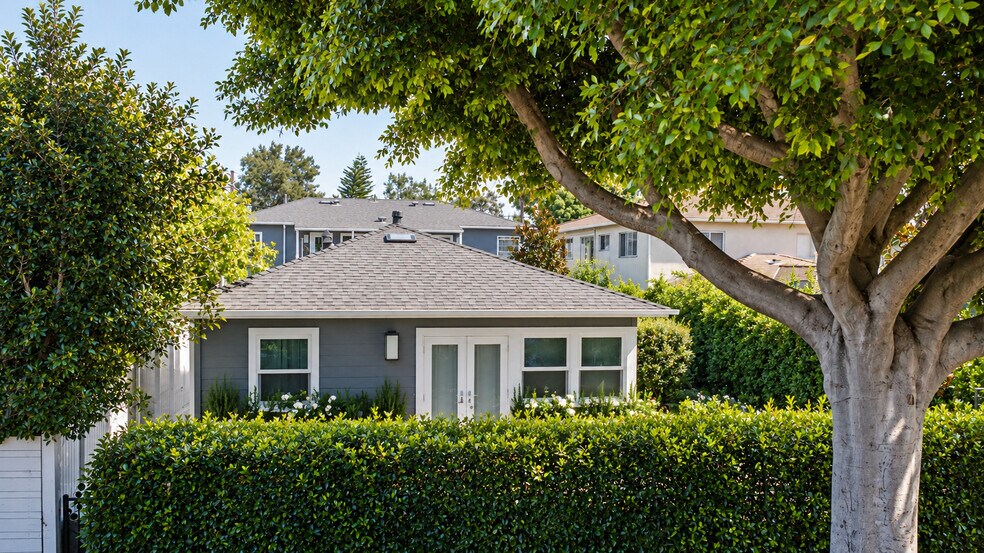 More Photos Of 1022 Grant St, Santa Monica Apartments For Sale