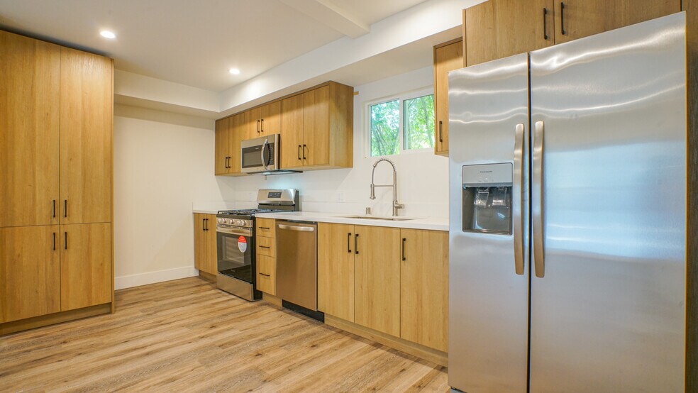 More Photos Of 6112-6114 Saturn St, Los Angeles Apartments For Sale