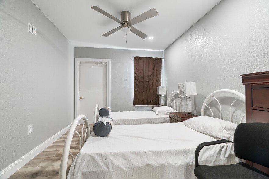 More Photos Of 431 W J St, Oakdale Assisted Living For Sale