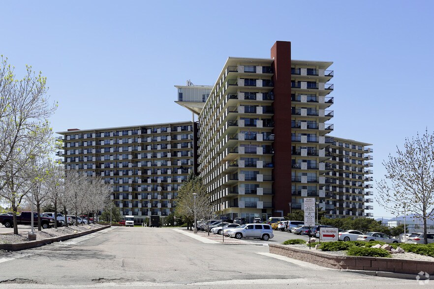 More Photos Of 411 Lakewood Cir, Colorado Springs Hotel For Sale