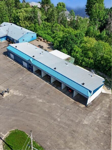More Photos Of 641 Nelson St, Pembroke General Retail For Sale