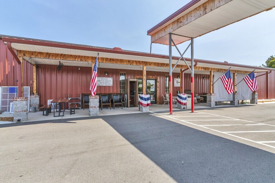 More Photos Of 2120 Old Highway 431 S, Greenbrier Freestanding For Sale