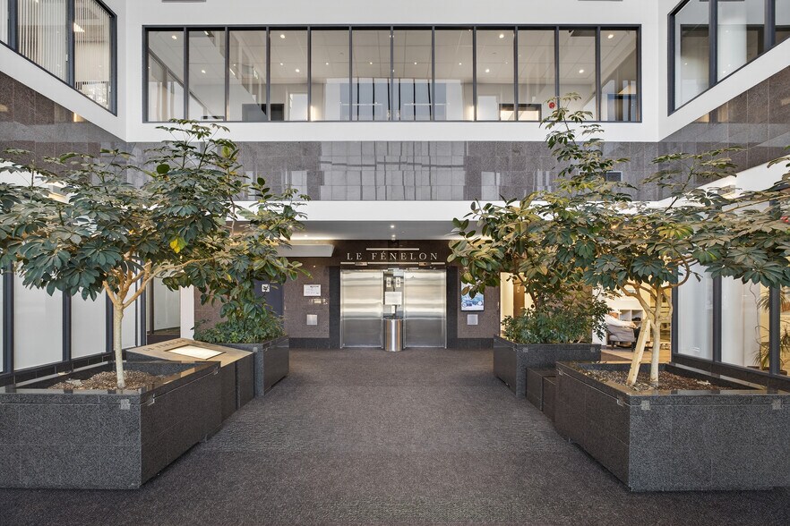 More Photos Of 455 Boul Fénelon, Dorval Medical For Lease