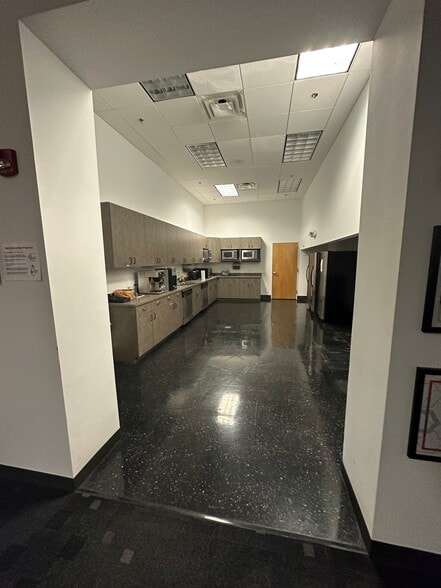 More Photos Of 7007 Discovery Blvd, Dublin Office For Sale