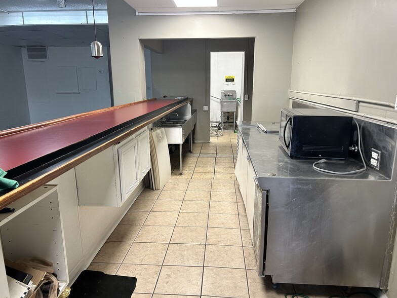 More Photos Of 953 E Sahara Ave, Las Vegas Unknown For Lease