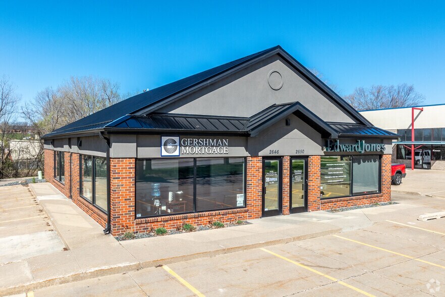 Primary Photo Of 2646-2650 100th St, Urbandale Freestanding For Lease