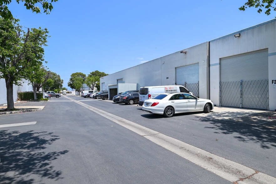 More Photos Of 1251-1271 Vanguard Dr, Oxnard Warehouse For Lease
