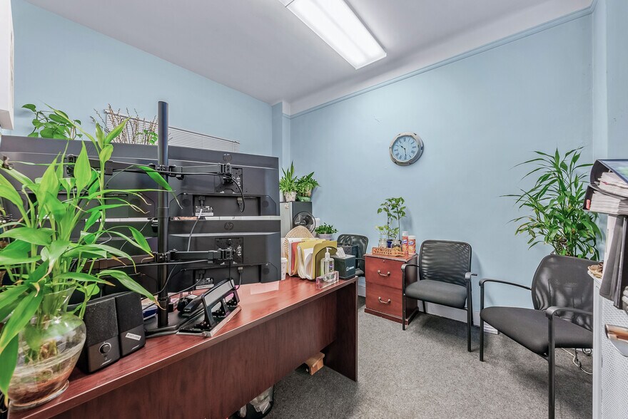 More Photos Of 166-170 Jericho Tpke, Floral Park Loft Creative Space For Lease