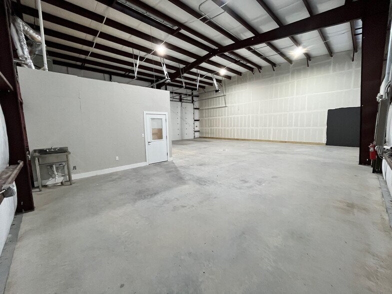 More Photos Of 1922 Choate Pky, Celina Warehouse For Lease