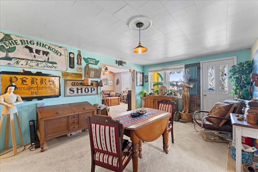More Photos Of 517 Milwaukee St, Kewaunee General Retail For Sale