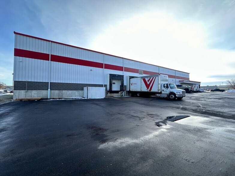 More Photos Of 320 Lundin Blvd, Mankato Warehouse For Lease